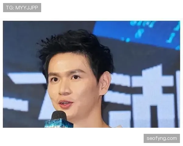 鲍春来球场上冷面杀手，家里却像文艺小店，这反差扎人